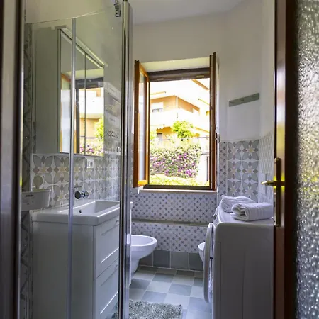 Le Persiane Rosse Cipressa